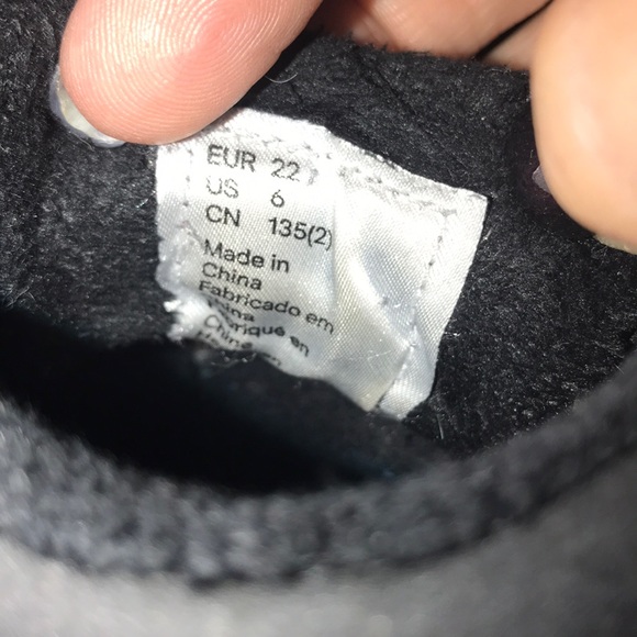 H&M Toddler black faux-leather boots. - Picture 6 of 6